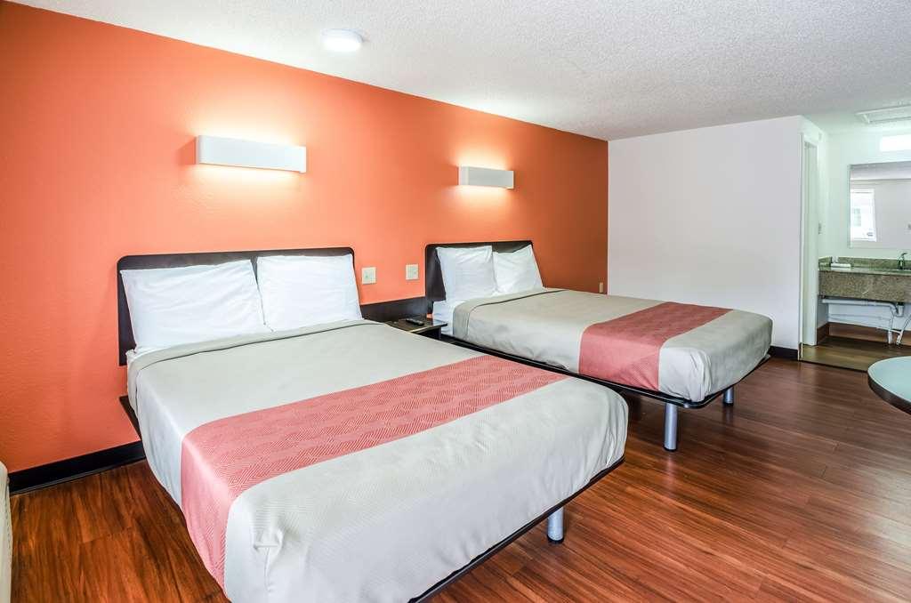 Motel 6 Troutville, Va Room photo