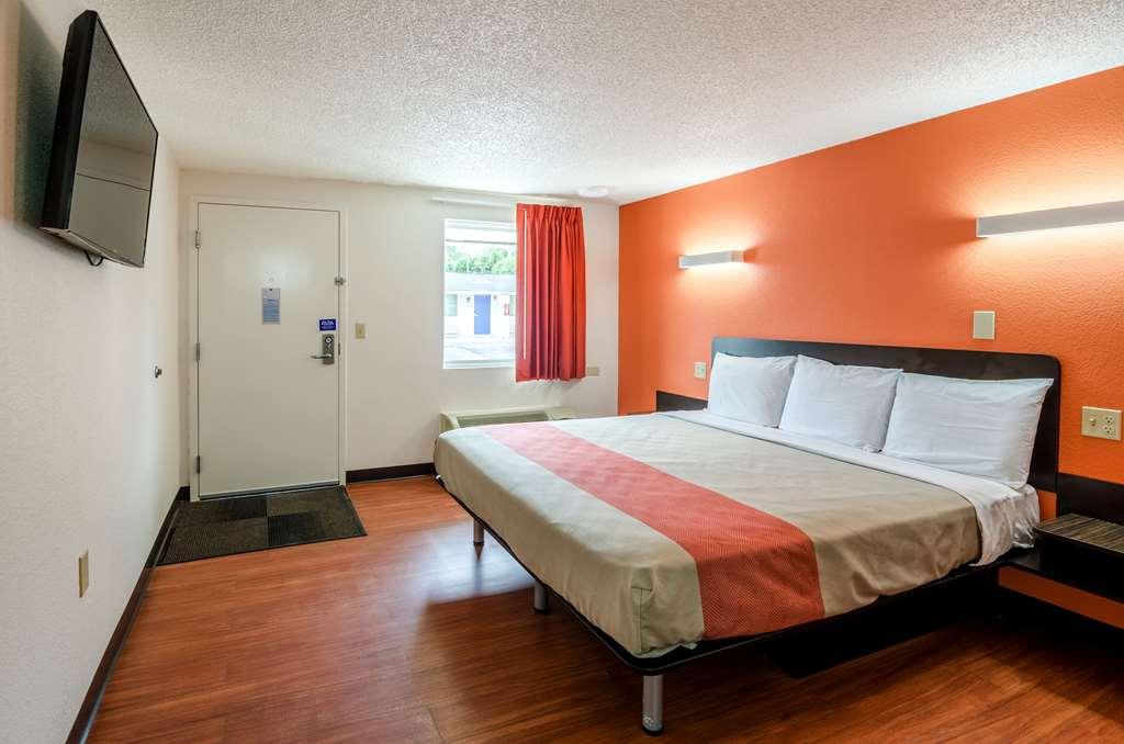 Motel 6 Troutville, Va Room photo