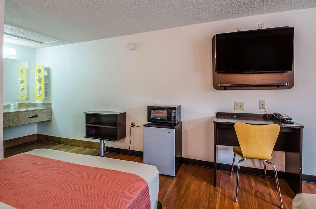 Motel 6 Troutville, Va Room photo